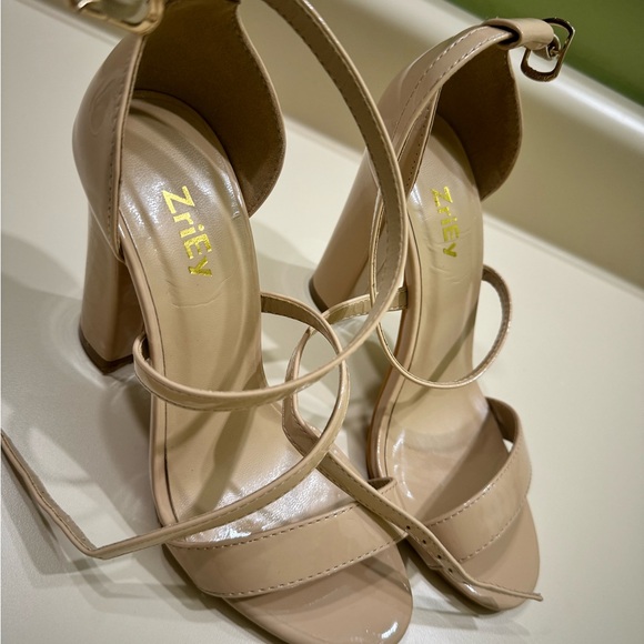 Heels Sandals elegant. Size 5 Zriey open toe. Beige - Picture 7 of 7